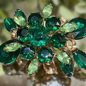 Vintage Emerald Green Rhinestone Brooch Layered Gold Setting Tear Drop Marquise
